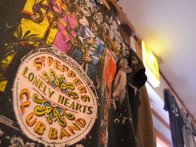 画像1: 1990s〜 THE BEATLES Sgt. Pepper's Lonely Hearts Club Band総柄Tシャツ　表記XL