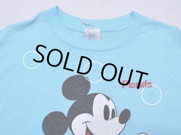 首周り・胸付近に薄ら汚れ