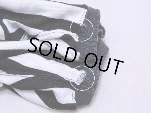 袖リブに小さなダメージ