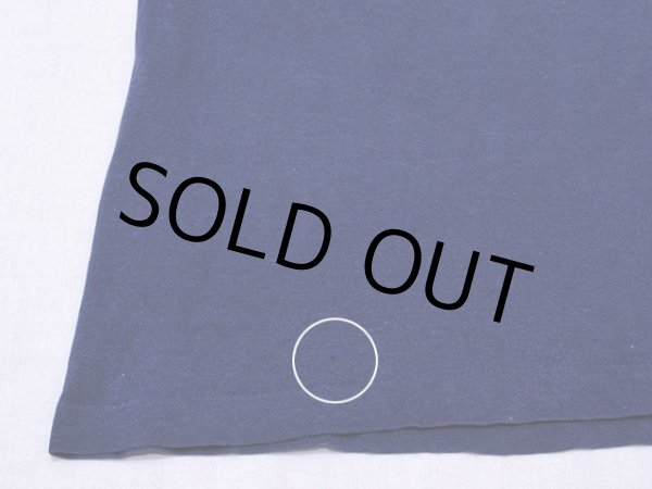 フロント裾に小さなホツレ