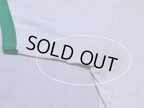 右脇の下に薄らシミ