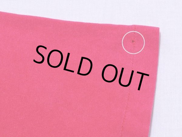 左袖口に小さなホツレ