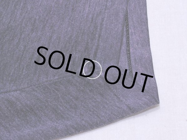 左袖口の小さなダメージ