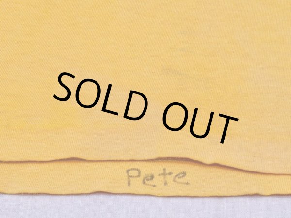 裾裏にネーム跡、フロント裾に少々色落ちと汚れ