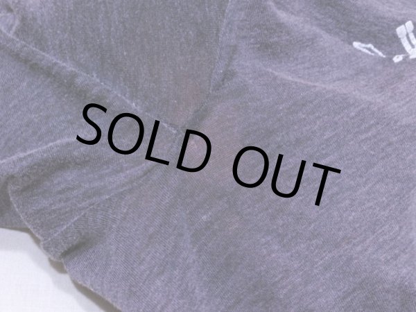 右脇の下の生地の薄れとリペア跡・小さなダメージ