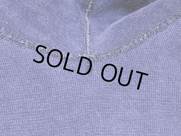 右脇の下に小さなホツレ