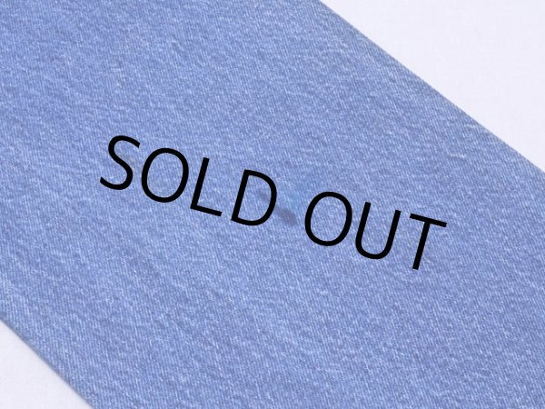 右足裏にインクの様な汚れ。