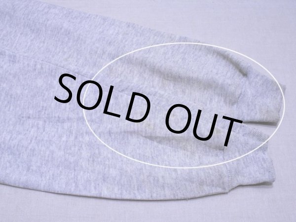 袖口に少々シミ汚れ