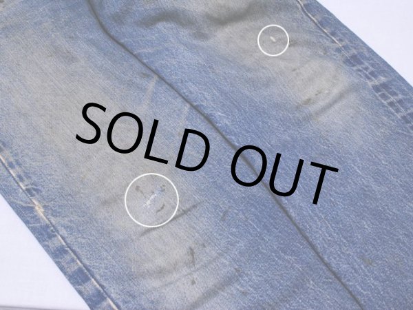 右足に小さなリペア跡、左足に僅かなホツレ、両足に少々汚れ。