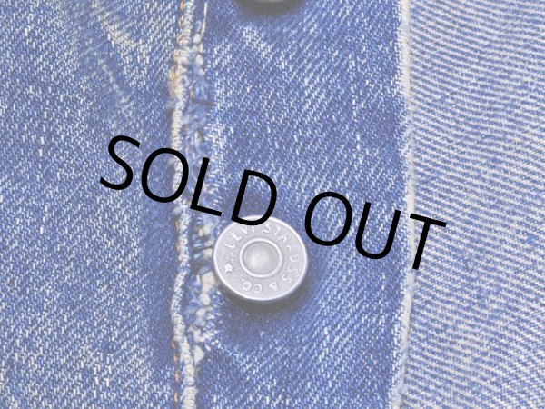 フロントボタン付近にリペア跡