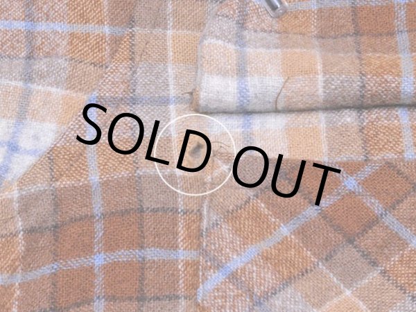 右胸ポケット付け根にダメージ。