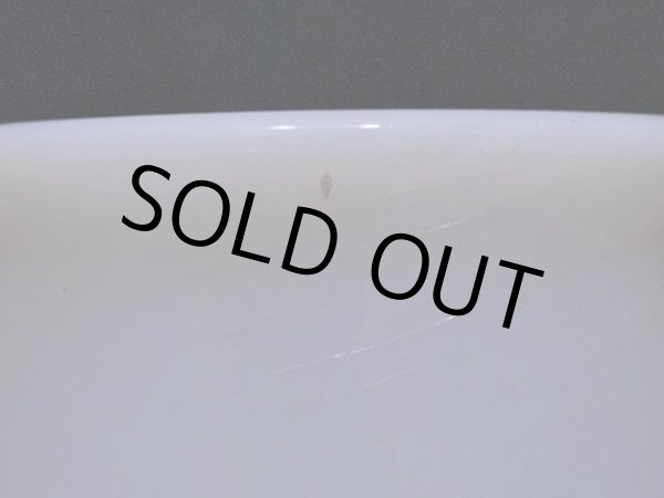 ボトムに汚れ、練ムラ、ヘアライン。