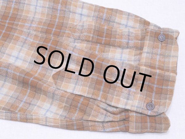 カフスボタンの付け替え。