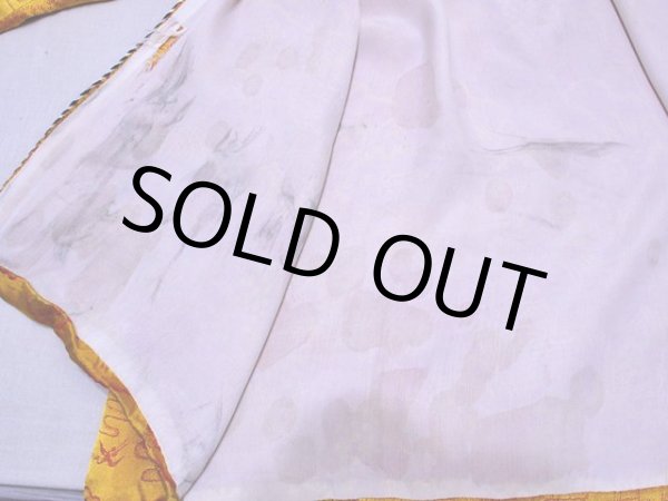 裏地にシミ汚れと少々ダメージ。