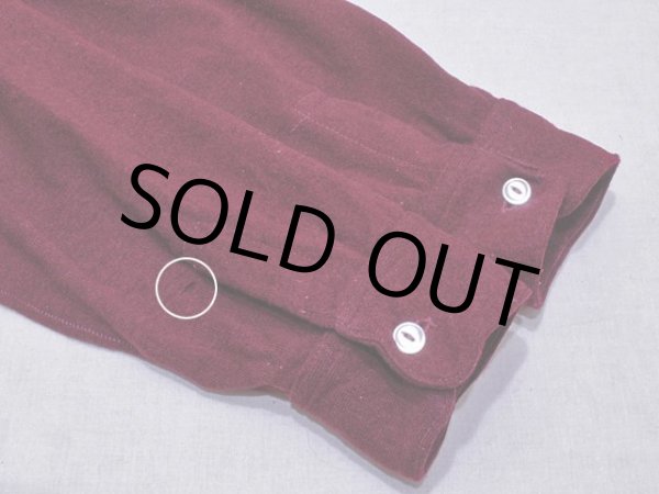 右袖口に小さなダメージ