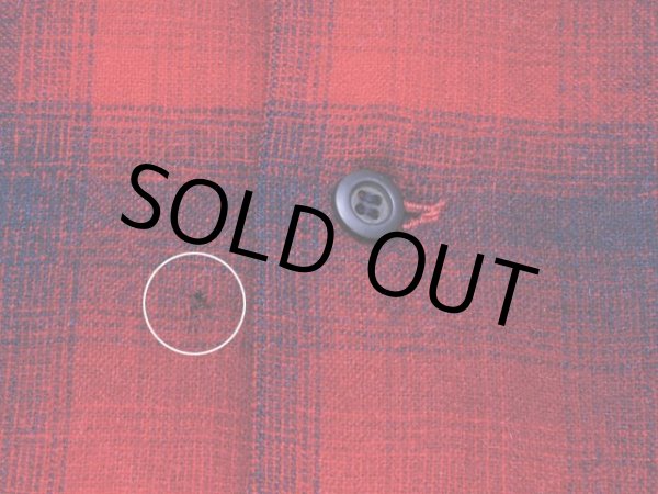 お腹付近に虫食い。