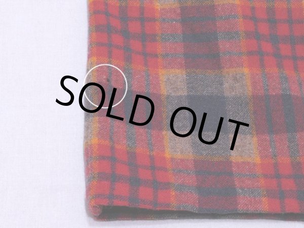 バック裾左サイドの僅かな虫食い。