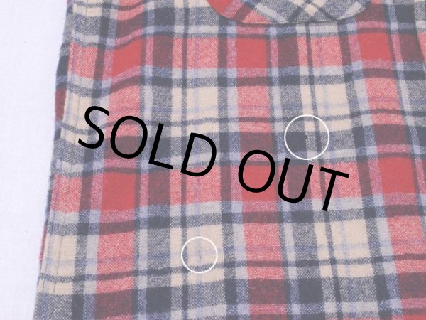 お腹付近に僅かな虫食い。