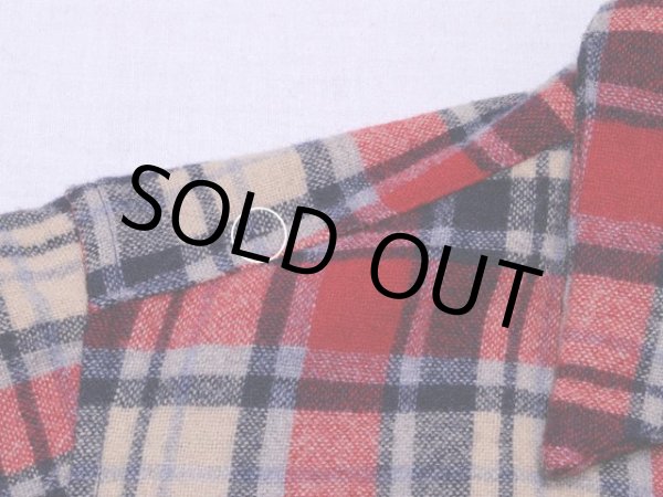 右肩に僅かな虫食い。