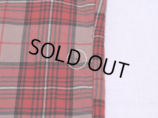 左脇腹付近に小さな虫食い。