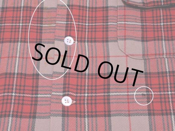 胸付近に少々汚れと左胸ポケット下に僅かな引っ掛け跡。