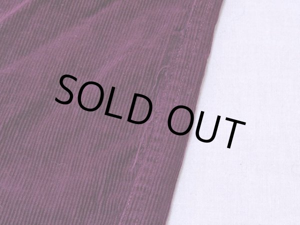 左サイド縫い合わせ部分の縁に少々ホツレ。