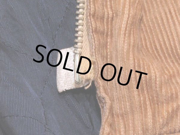 ジップ付け根に少々ホツレ。