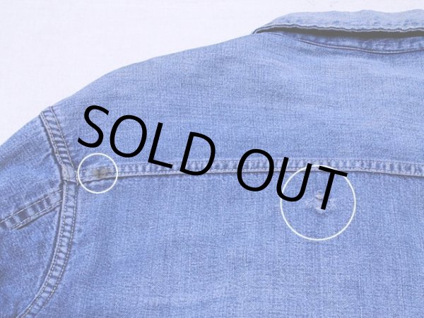 背中に少々ダメージと汚れ。