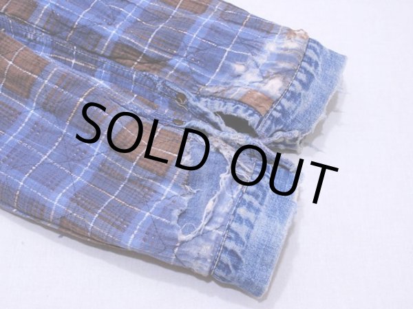 袖裏地にダメージ。