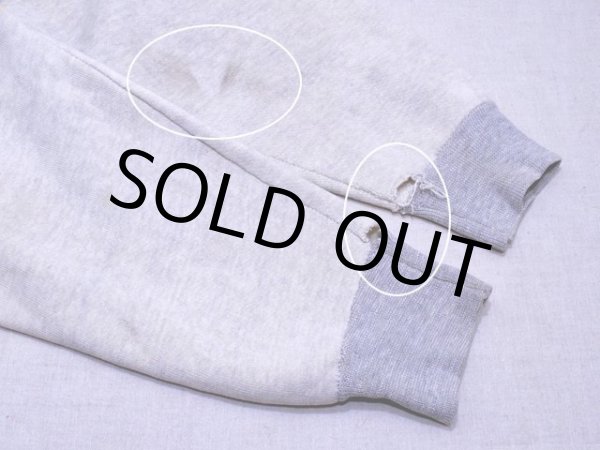 袖に薄ら汚れと袖口にダメージ。