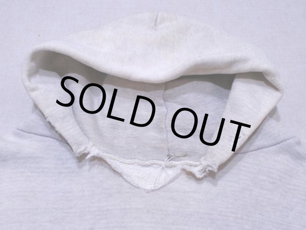 首元にダメージ。