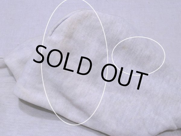 フードに薄ら汚れ。