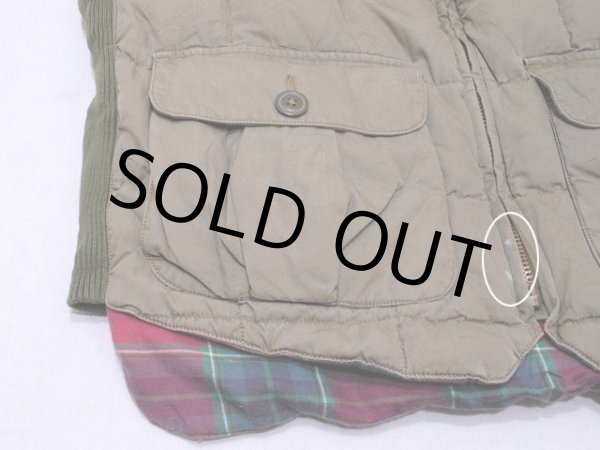 フロント裾に少々汚れ。