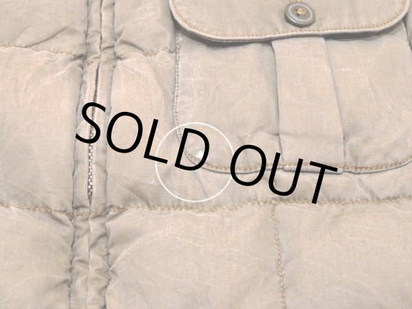 胸ポケット付近に少々汚れ。