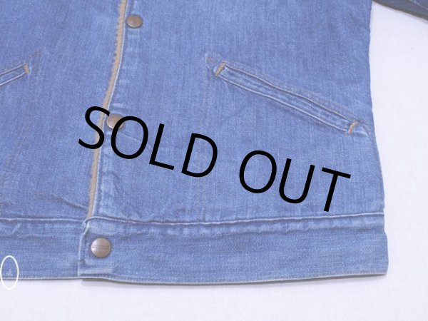 裾に僅かなホツレ。