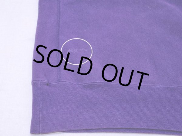 フロント右裾付近に少々汚れ。