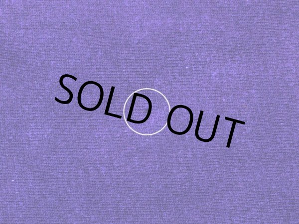 右袖付け根にピンホール。