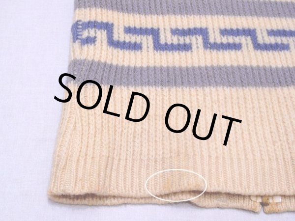 バック裾に少々汚れ。