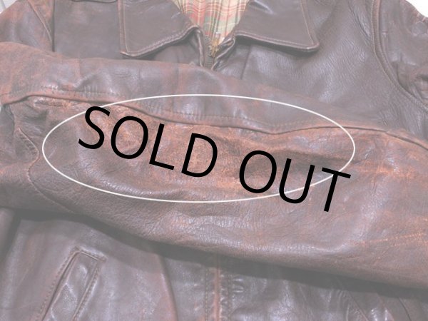 右袖肘付近レザーが薄くなっております。