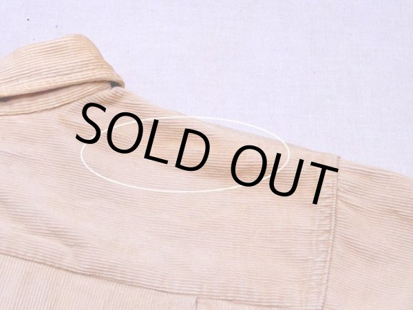 肩に薄ら汚れ。