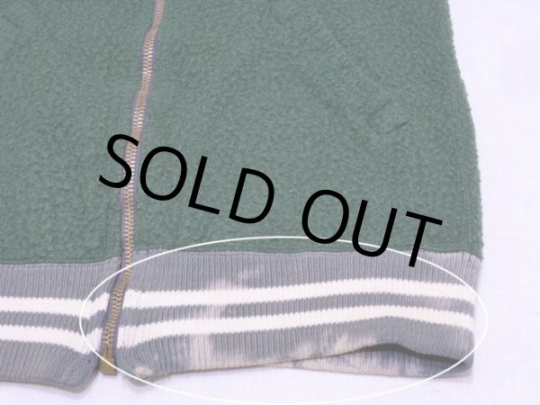 裾リブにブリーチ跡。