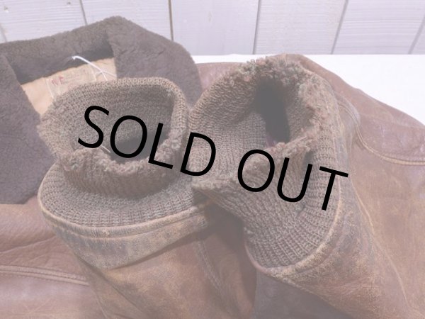 袖リブに虫食いダメージ。