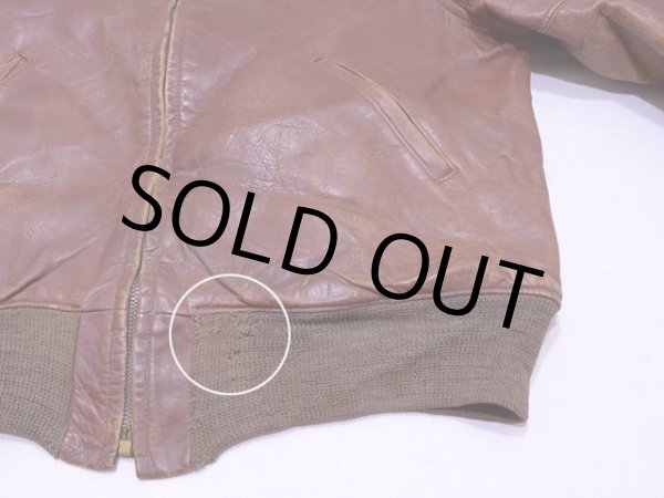 裾リブに虫食いダメージ。