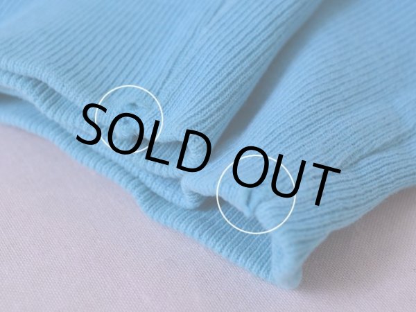 袖リブに僅かなダメージ。