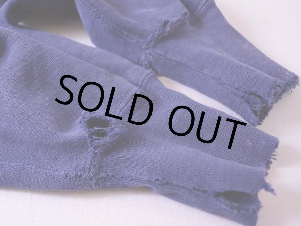 袖リブ付け根にダメージ。