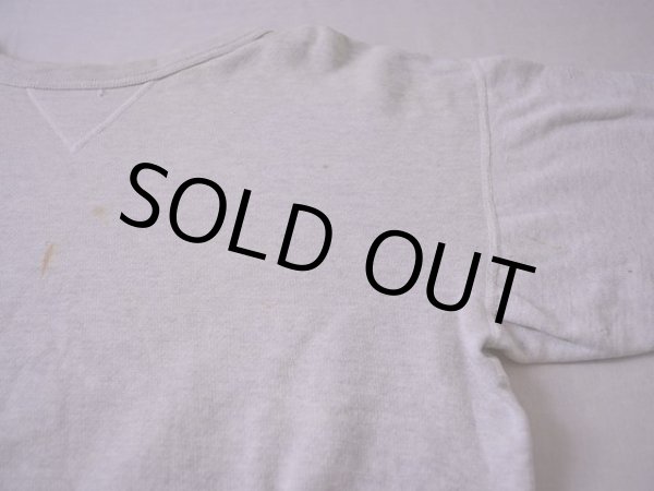 胸付近に汚れ。