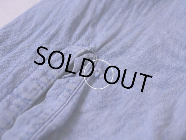 左袖口に僅かなダメージ。