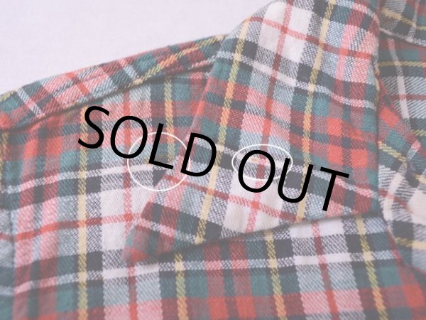 右胸付近に僅かな汚れ。