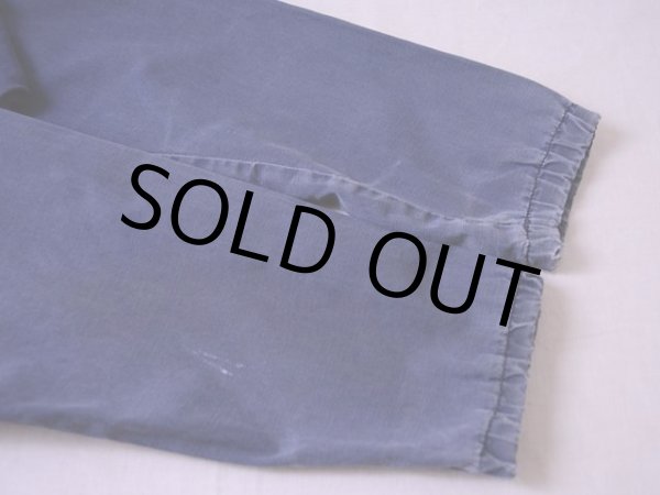 右袖口付近に少々汚れ。