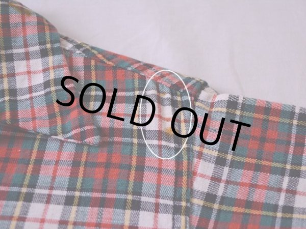 左肩付近に少々汚れ。